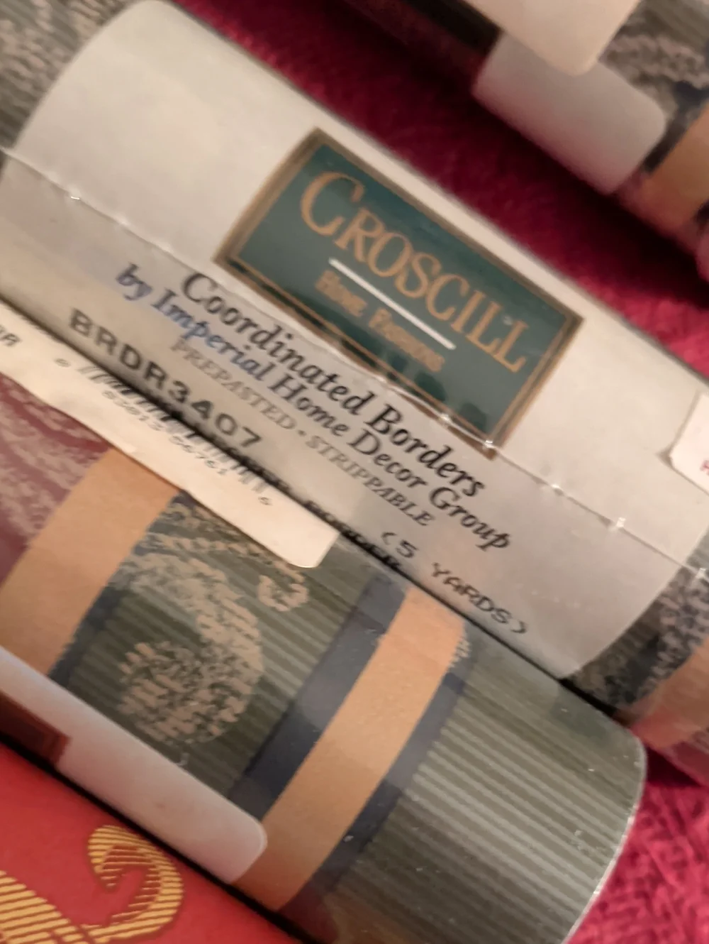 6-Decorative Wallpaper Border Rolls - Green & Red with Gold Motif